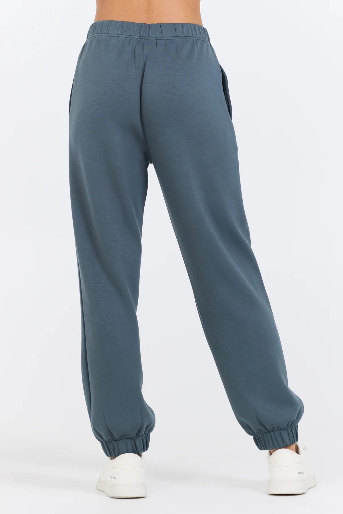 The Mountain Grey Cloud Fleece Jogger boasts a blend of 49% Modal, 45% Polyester, and 6% Spandex, making it incredibly comfortable and versatile.