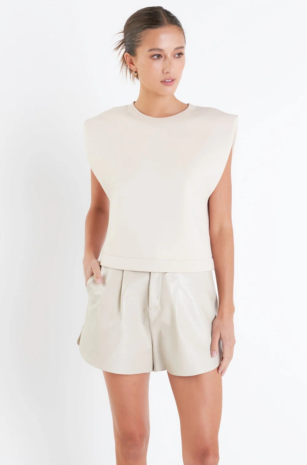 This Soft Basic Top provides a comfortable and stylish option. Its sleeveless design and round neckline create a loose fit, ensuring all-day comfort. Available in CREAM color.